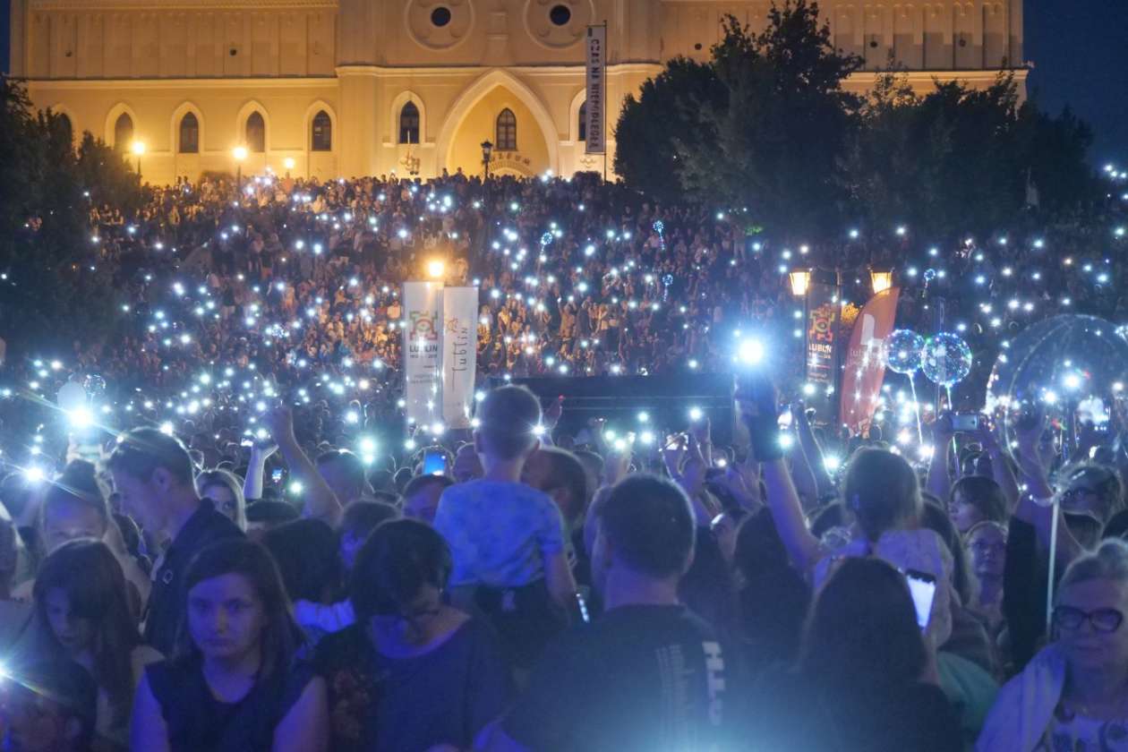  Siła Kobiet. Koncert na placu Zamkowym (zdjęcie 44) - Autor: Maciej Kaczanowski