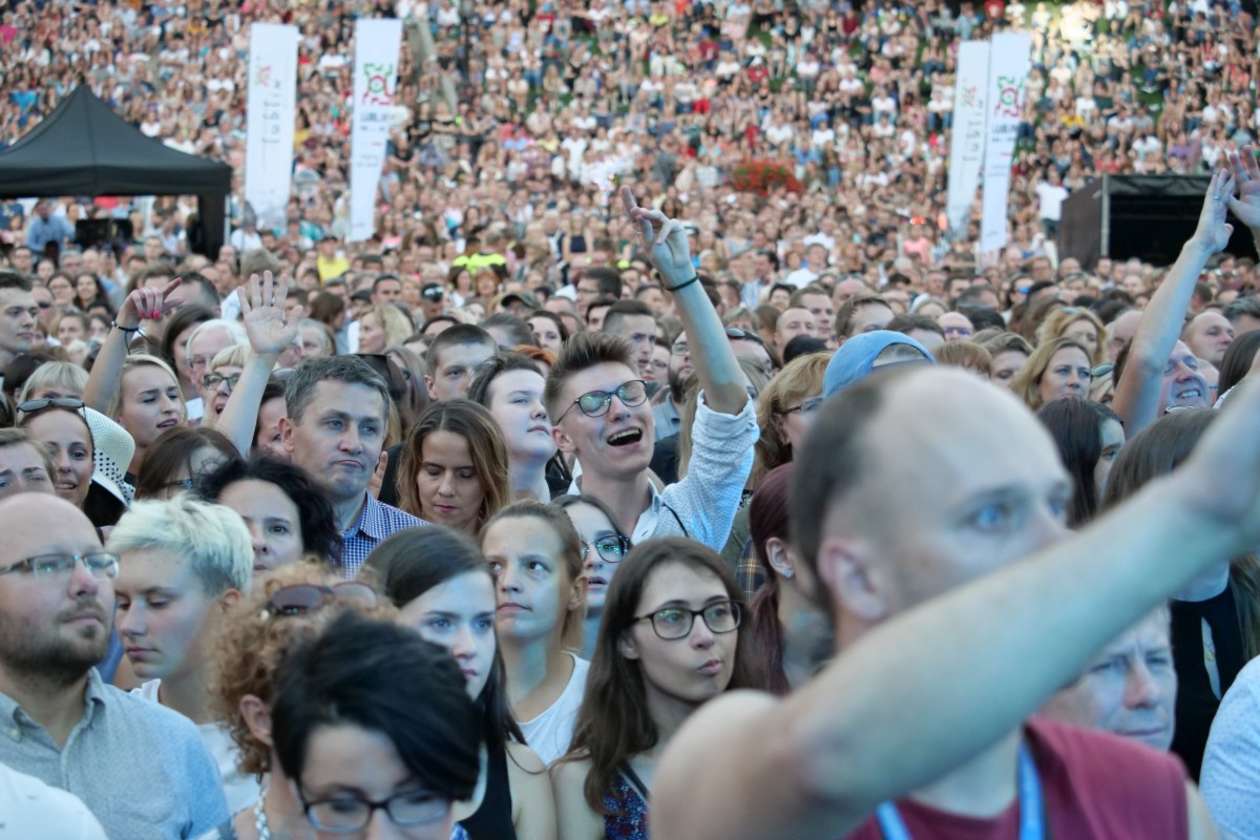  Siła Kobiet. Koncert na placu Zamkowym (zdjęcie 54) - Autor: Maciej Kaczanowski