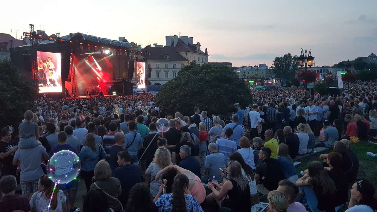  Siła Kobiet. Koncert na placu Zamkowym (zdjęcie 104) - Autor: Łukasz Dudkowski
