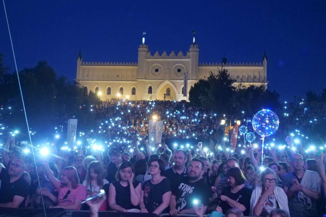 Siła Kobiet. Koncert na placu Zamkowym (zdjęcie 43) - Autor: Maciej Kaczanowski