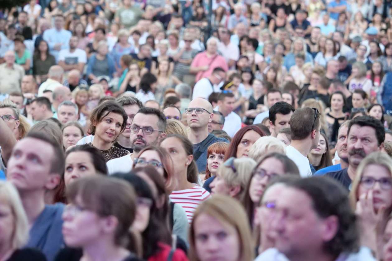  Siła Kobiet. Koncert na placu Zamkowym (zdjęcie 32) - Autor: Maciej Kaczanowski