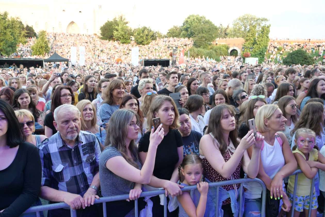  Siła Kobiet. Koncert na placu Zamkowym (zdjęcie 6) - Autor: Maciej Kaczanowski