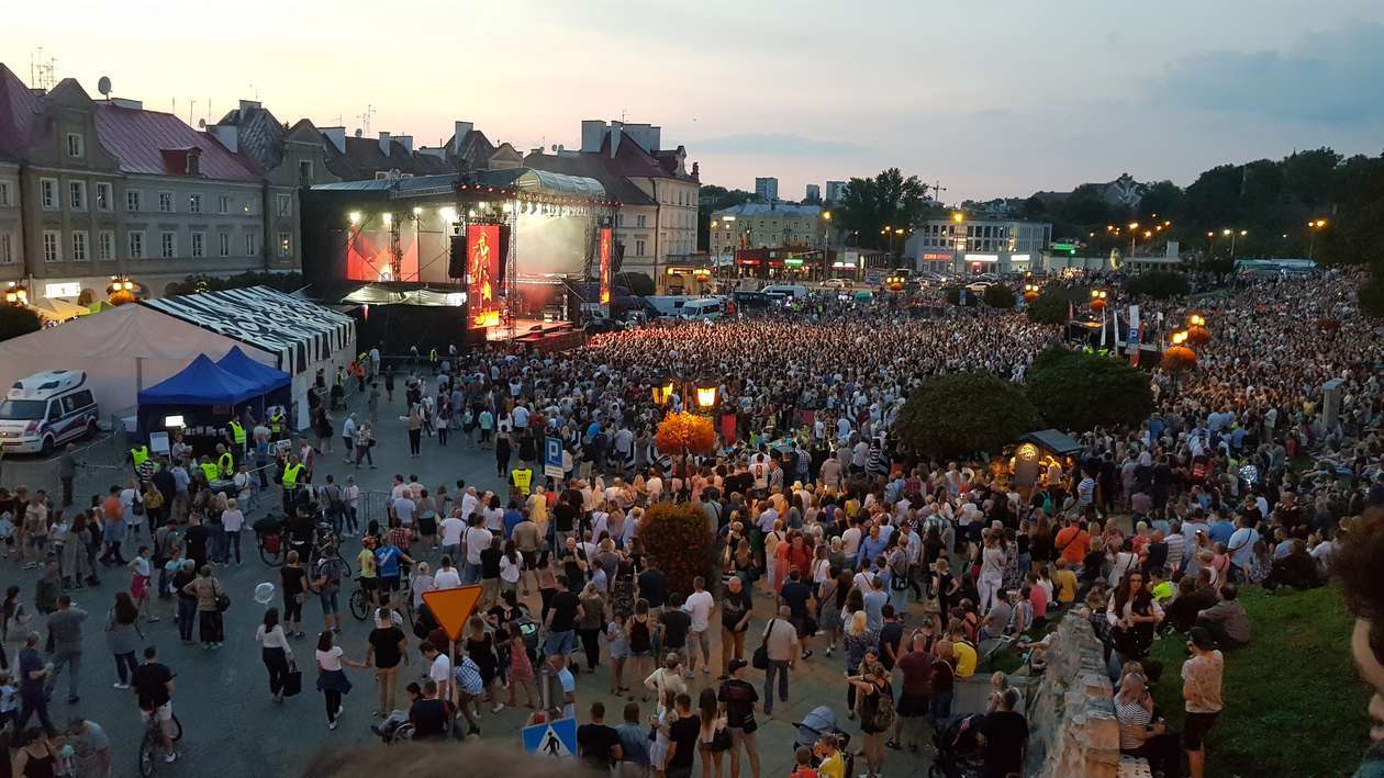  Siła Kobiet. Koncert na placu Zamkowym (zdjęcie 101) - Autor: Łukasz Dudkowski