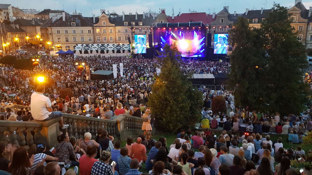  Siła Kobiet. Koncert na placu Zamkowym (zdjęcie 97) - Autor: Łukasz Dudkowski