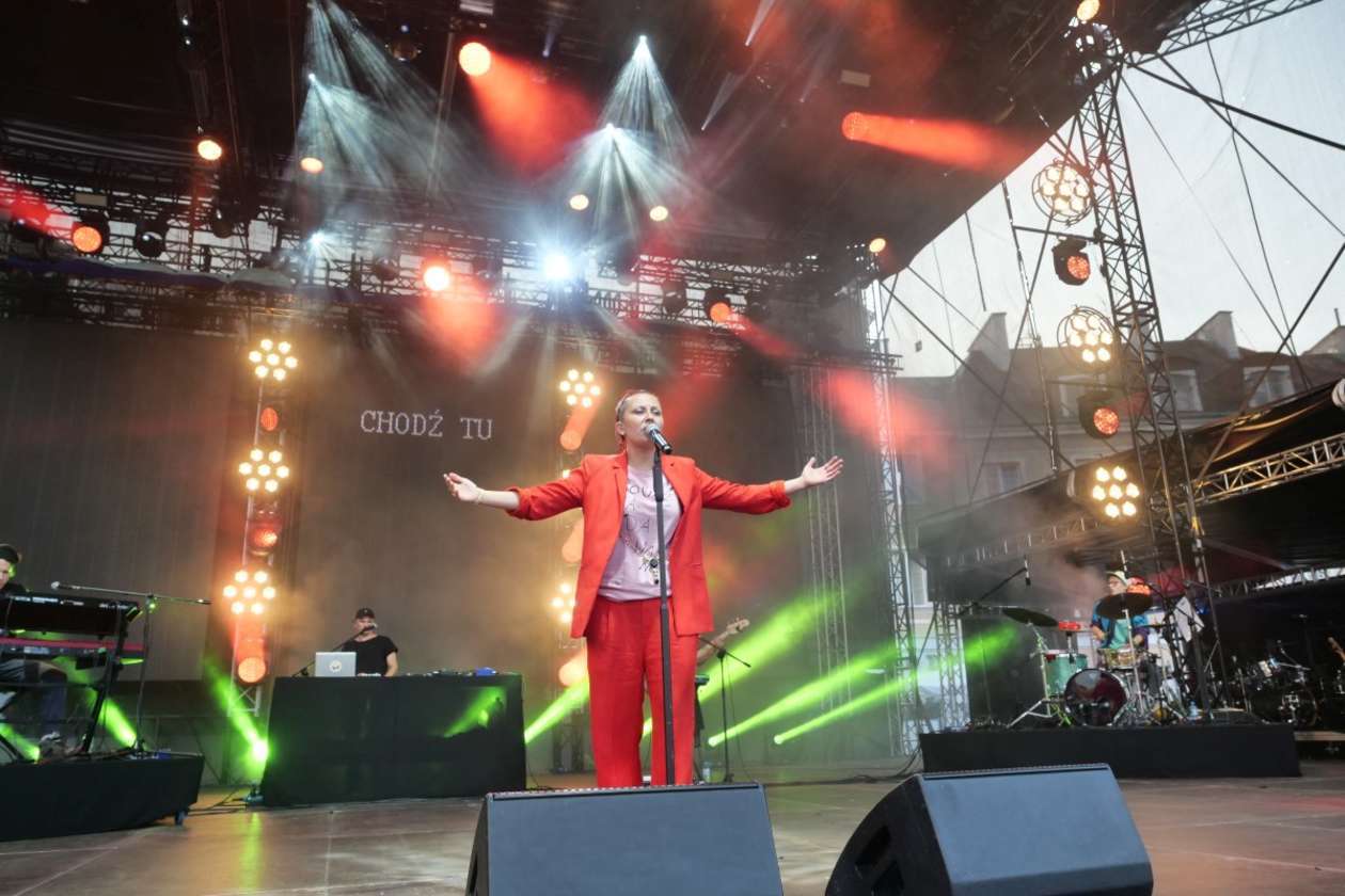  Siła Kobiet. Koncert na placu Zamkowym (zdjęcie 7) - Autor: Maciej Kaczanowski