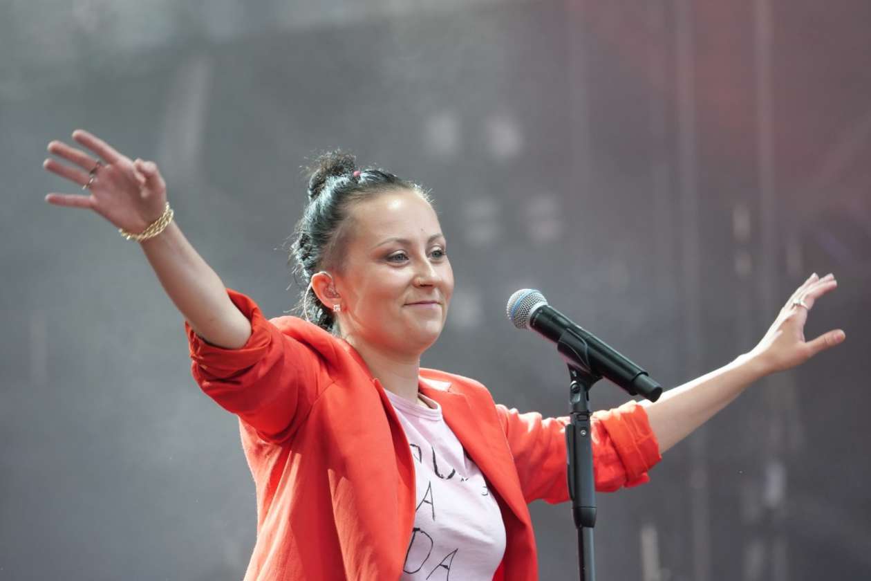  Siła Kobiet. Koncert na placu Zamkowym (zdjęcie 20) - Autor: Maciej Kaczanowski