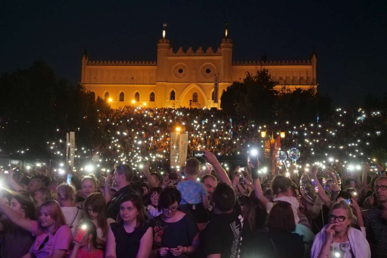  Siła Kobiet. Koncert na placu Zamkowym (zdjęcie 41) - Autor: Maciej Kaczanowski