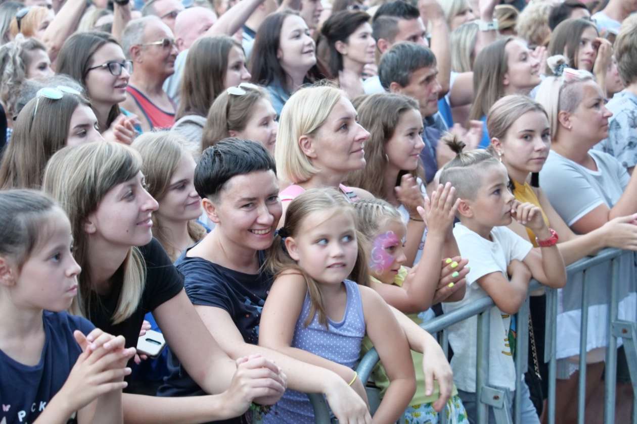  Siła Kobiet. Koncert na placu Zamkowym (zdjęcie 55) - Autor: Maciej Kaczanowski