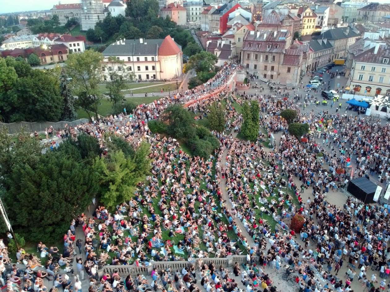  Siła Kobiet. Koncert na placu Zamkowym (zdjęcie 28) - Autor: Maciej Kaczanowski