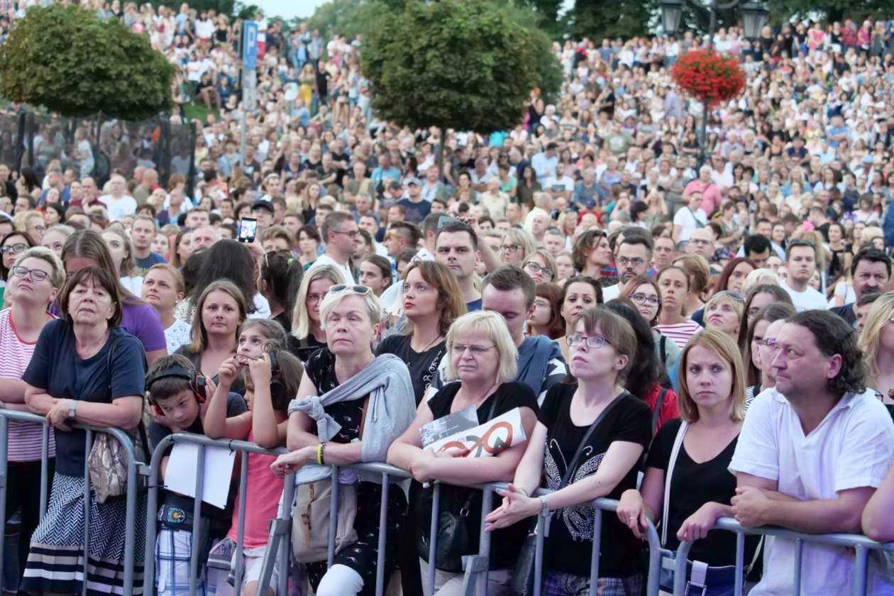  Siła Kobiet. Koncert na placu Zamkowym (zdjęcie 50) - Autor: Maciej Kaczanowski