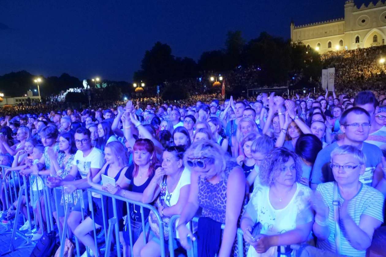  Siła Kobiet. Koncert na placu Zamkowym (zdjęcie 35) - Autor: Maciej Kaczanowski