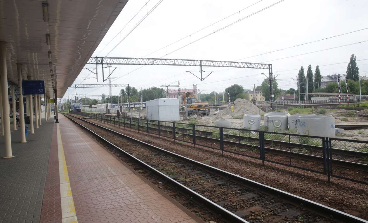 Prace na torach w okolicach dworca kolejowego w Lublinie