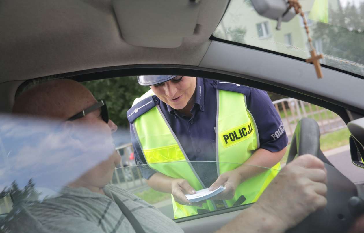  Lublin: Misski razem z policjantami rozdawały alkomaty kierowcom (zdjęcie 9) - Autor: Wojciech Nieśpiałowski