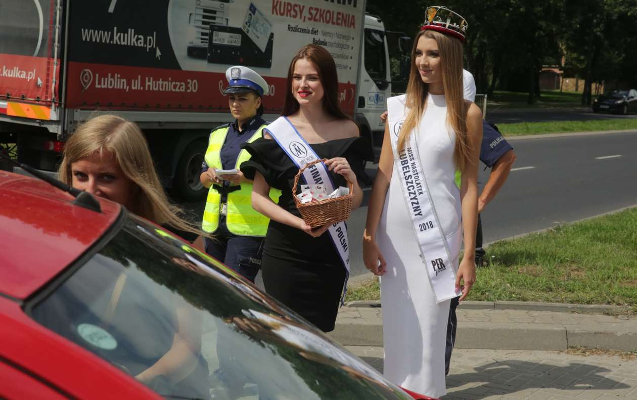  Lublin: Misski razem z policjantami rozdawały alkomaty kierowcom (zdjęcie 18) - Autor: Wojciech Nieśpiałowski