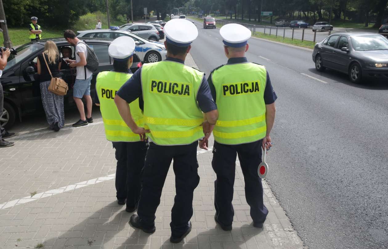  Lublin: Misski razem z policjantami rozdawały alkomaty kierowcom  - Autor: Wojciech Nieśpiałowski