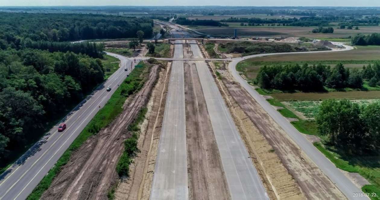  Budowa S17 Kurów - granica województwa. Zdjęcia z lipca 2018 (zdjęcie 29) - Autor: GDDKiA Lublin