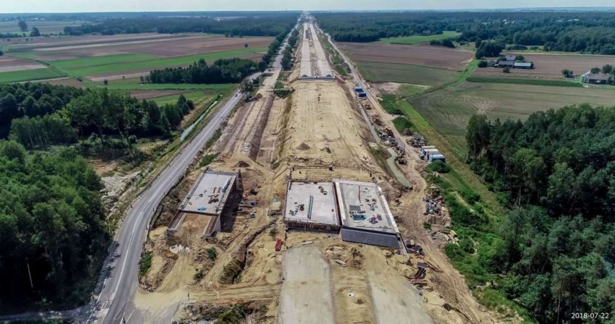  Budowa S17 Kurów - granica województwa. Zdjęcia z lipca 2018 (zdjęcie 45) - Autor: GDDKiA Lublin