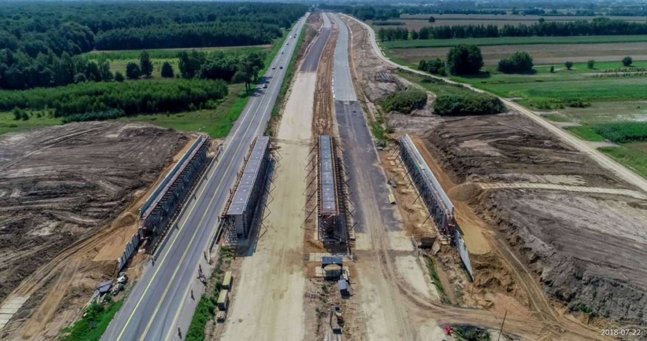  Budowa S17 Kurów - granica województwa. Zdjęcia z lipca 2018 (zdjęcie 30) - Autor: GDDKiA Lublin