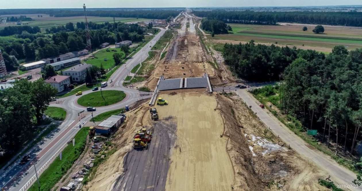  Budowa S17 Kurów - granica województwa. Zdjęcia z lipca 2018 (zdjęcie 42) - Autor: GDDKiA Lublin