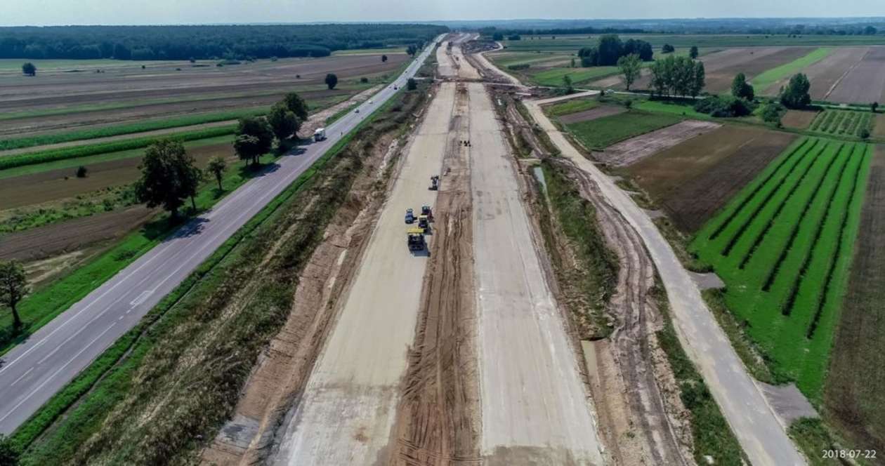  Budowa S17 Kurów - granica województwa. Zdjęcia z lipca 2018 (zdjęcie 33) - Autor: GDDKiA Lublin