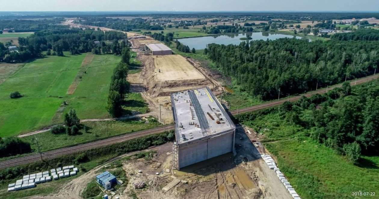  Budowa S17 Kurów - granica województwa. Zdjęcia z lipca 2018 (zdjęcie 10) - Autor: GDDKiA Lublin