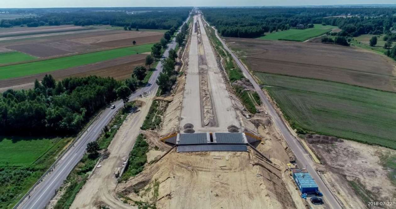  Budowa S17 Kurów - granica województwa. Zdjęcia z lipca 2018 (zdjęcie 44) - Autor: GDDKiA Lublin