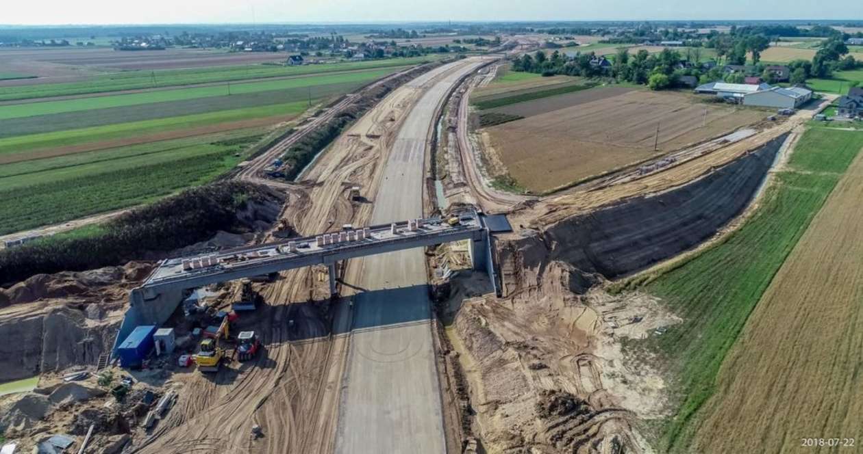  Budowa S17 Kurów - granica województwa. Zdjęcia z lipca 2018 (zdjęcie 16) - Autor: GDDKiA Lublin