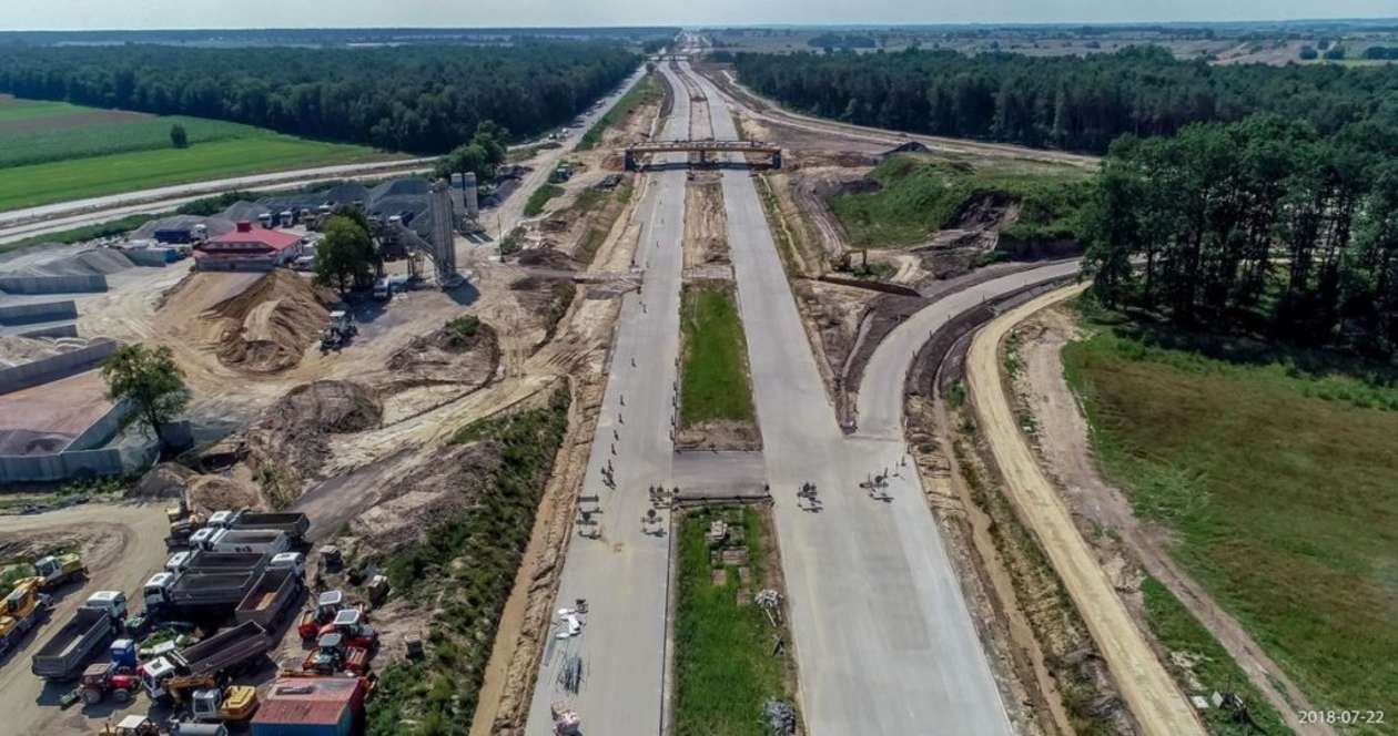  Budowa S17 Kurów - granica województwa. Zdjęcia z lipca 2018 (zdjęcie 40) - Autor: GDDKiA Lublin
