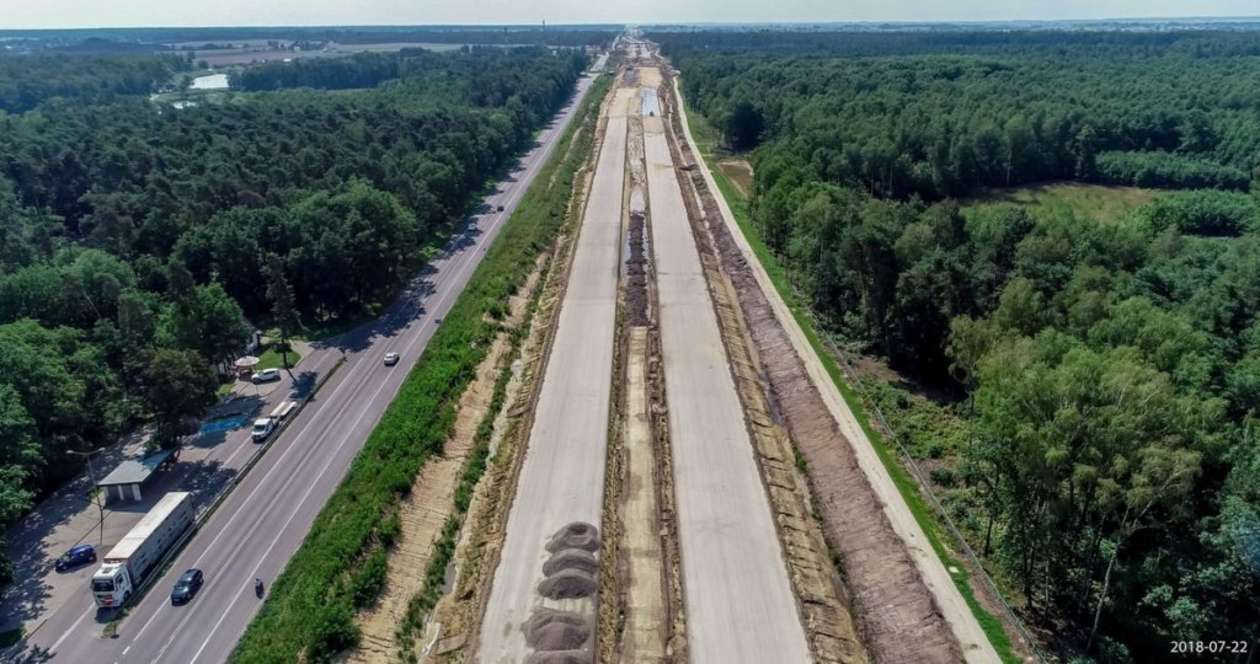  Budowa S17 Kurów - granica województwa. Zdjęcia z lipca 2018 (zdjęcie 41) - Autor: GDDKiA Lublin