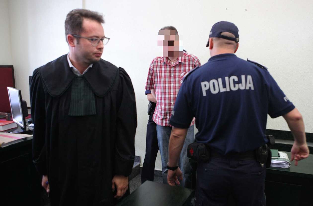 Paralizatorem w zatrzymanych. Byli policjanci przed sądem (zdjęcie 1) - Autor: Jacek Szydłowski