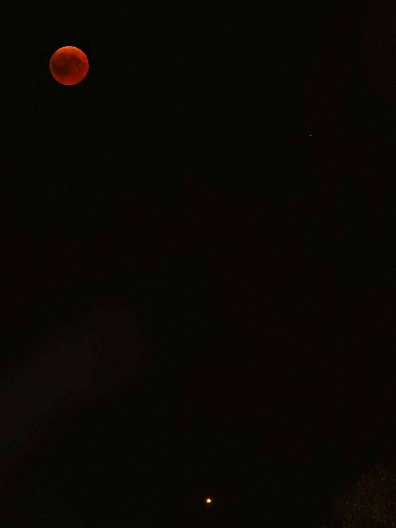  Zaćmienie Księżyca i widok Marsa. Zdjęcia naszych Czytelników (zdjęcie 3) - Autor: Paweł Małkowski 