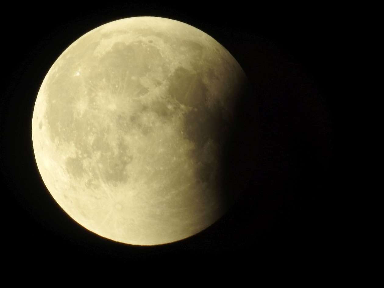  Zaćmienie Księżyca i widok Marsa. Zdjęcia naszych Czytelników (zdjęcie 6) - Autor: Paweł Małkowski 