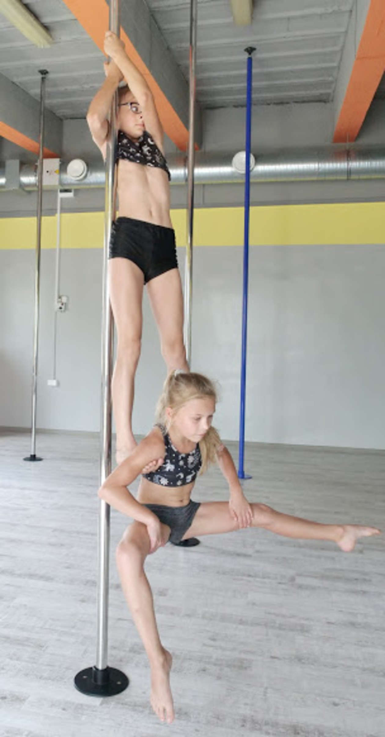  Trening młodych akrobatek (zdjęcie 2) - Autor: Maciej Kaczanowski