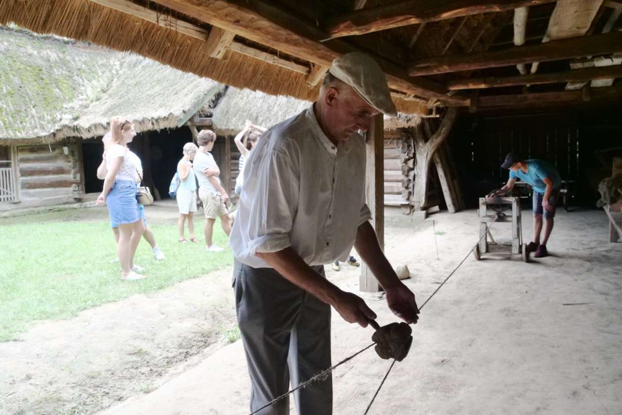  Muzeum Wsi Lubelskiej: pokazy dawnych zawodów  (zdjęcie 5) - Autor: Maciej Kaczanowski