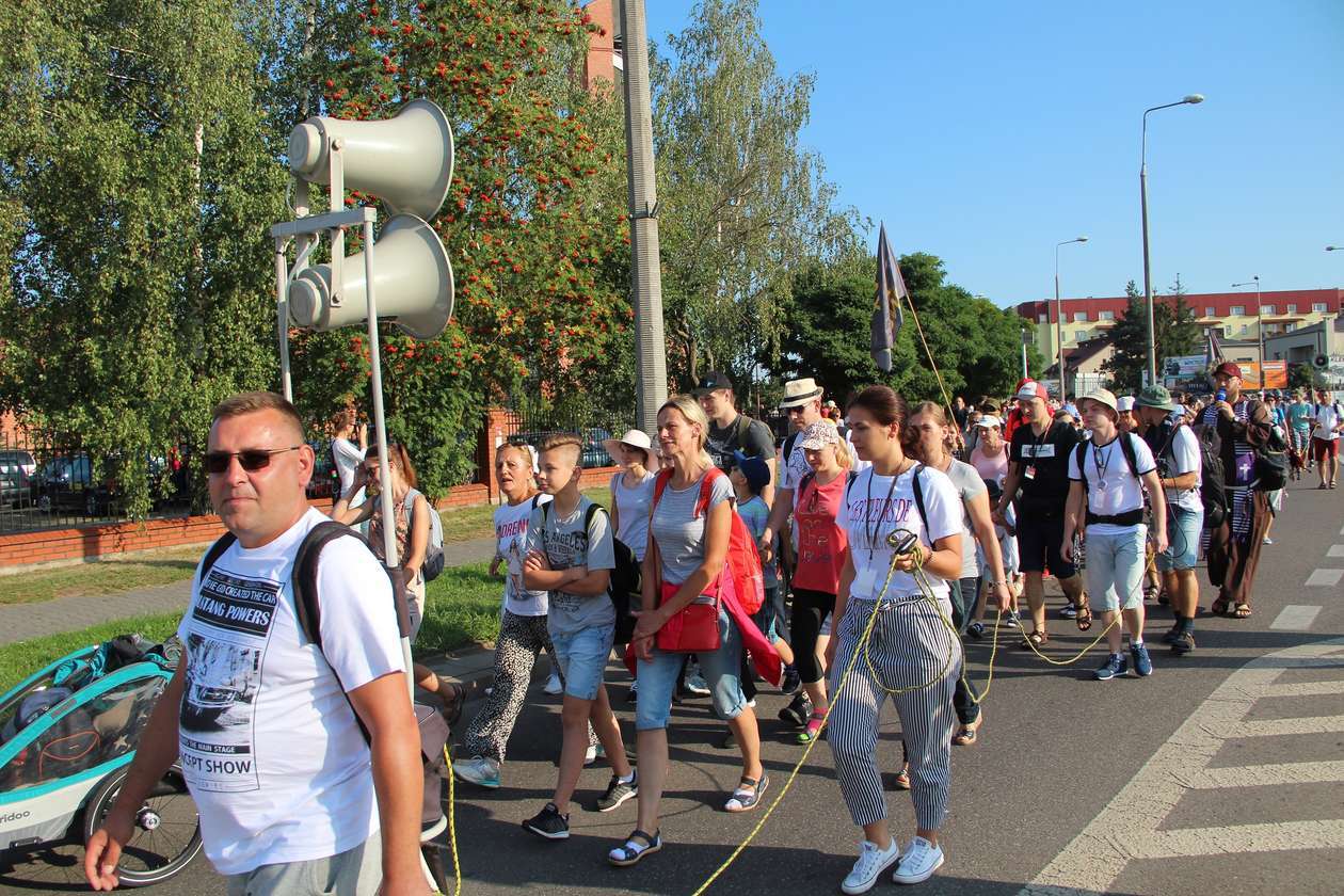  Pielgrzymi z Białej Podlaskiej wyruszyli do Częstochowy  (zdjęcie 9) - Autor: Ewelina Burda