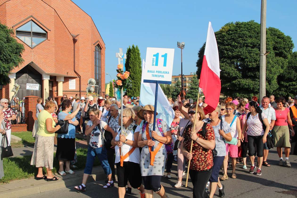  Pielgrzymi z Białej Podlaskiej wyruszyli do Częstochowy  (zdjęcie 7) - Autor: Ewelina Burda