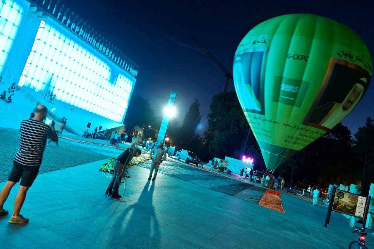 Nocny pokaz balonów przed CSK w Lublinie (zdjęcie 12) - Autor: Paweł Buczkowski