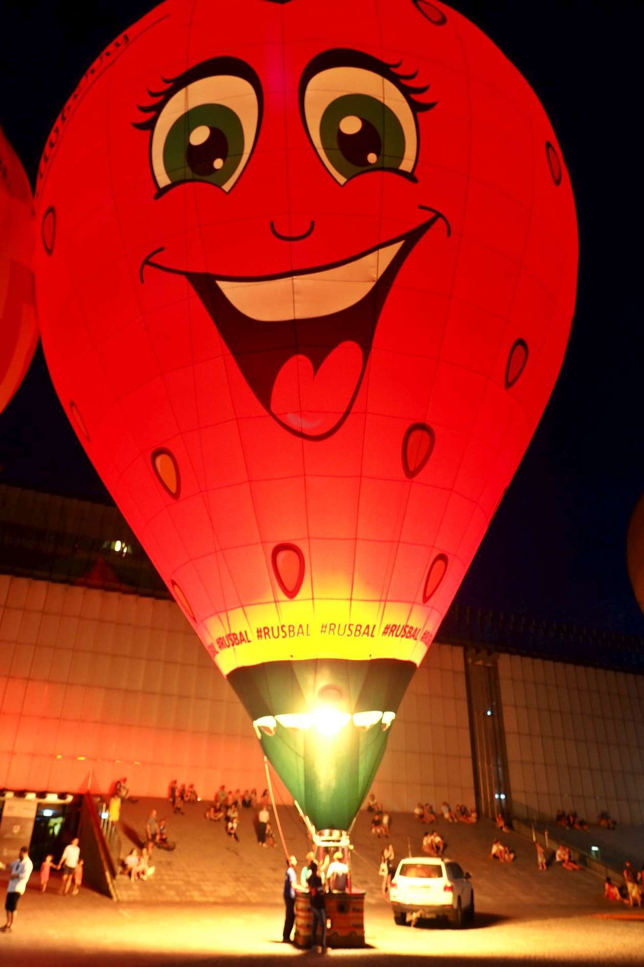  Nocny pokaz balonów przed CSK w Lublinie (zdjęcie 16) - Autor: Paweł Buczkowski