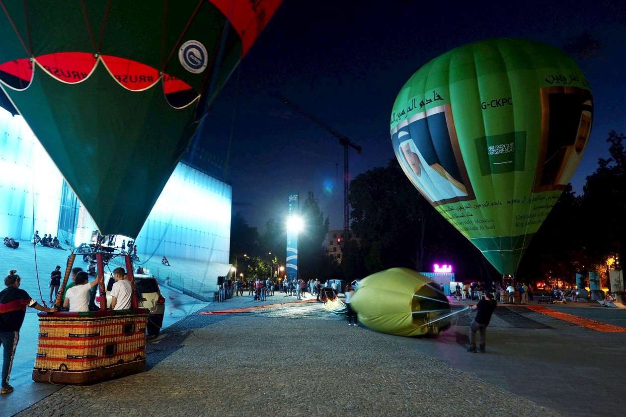  Nocny pokaz balonów przed CSK w Lublinie (zdjęcie 15) - Autor: Paweł Buczkowski