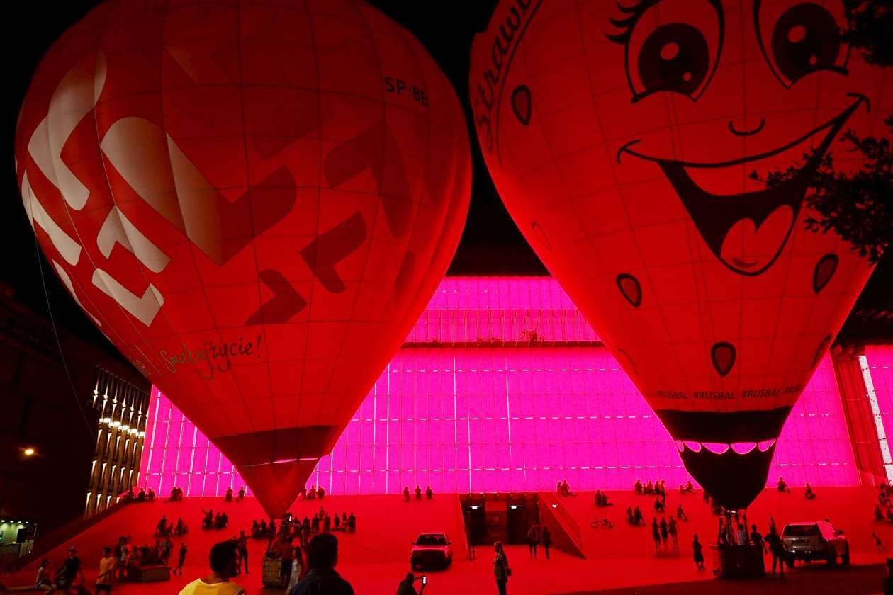  Nocny pokaz balonów przed CSK w Lublinie (zdjęcie 14) - Autor: Paweł Buczkowski