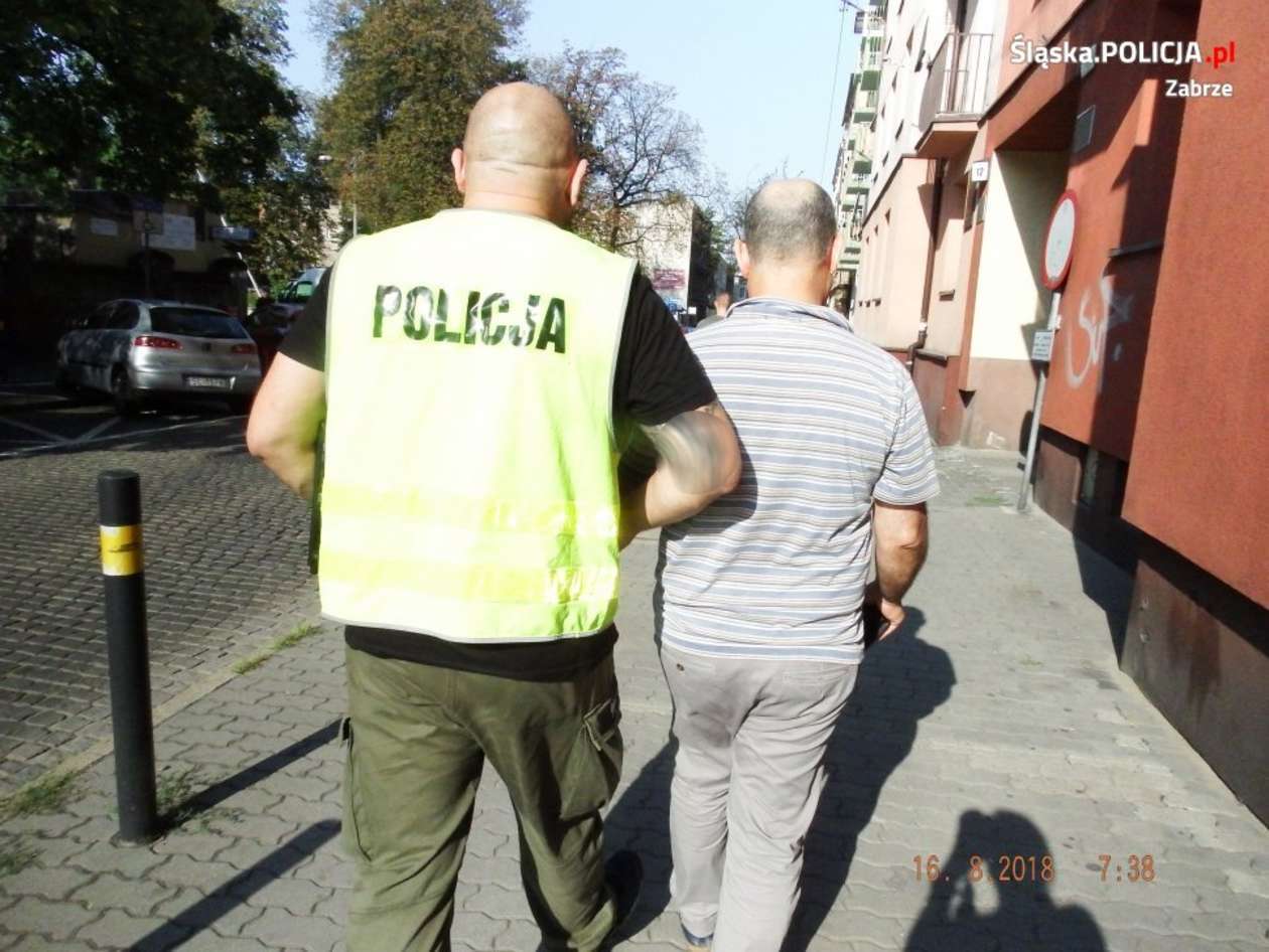  Zatrzymanie ginekologa podejrzanego o zgwałcenie (zdjęcie 5) - Autor: Śląska Policja