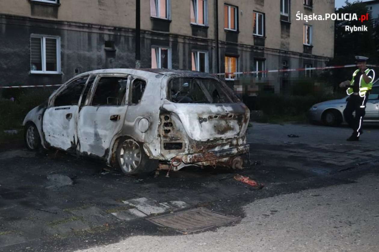  Pożar samochodu w Rybniku  - Autor: Śląska Policja
