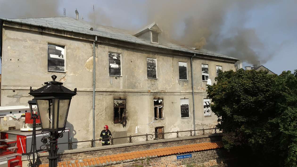  Pożar kamienicy przy ul. Rybnej w Lublinie (zdjęcie 29) - Autor: Łukasz Minkiewicz