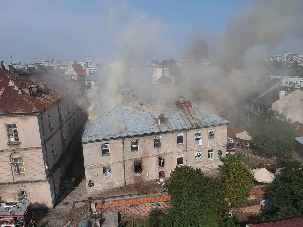  Pożar kamienicy przy ul. Rybnej w Lublinie (zdjęcie 5) - Autor: Łukasz Minkiewicz
