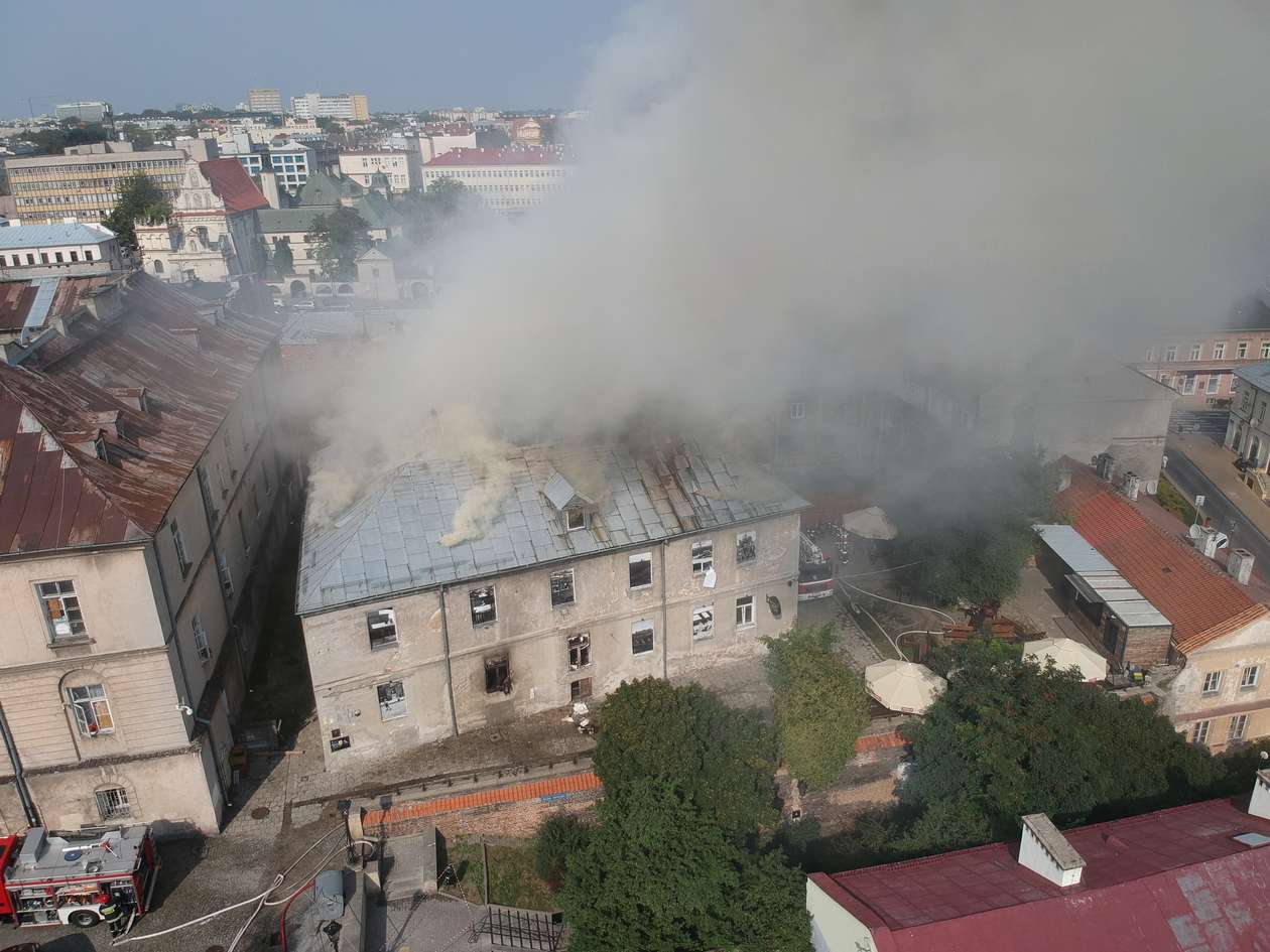  Pożar kamienicy przy ul. Rybnej w Lublinie (zdjęcie 2) - Autor: Łukasz Minkiewicz