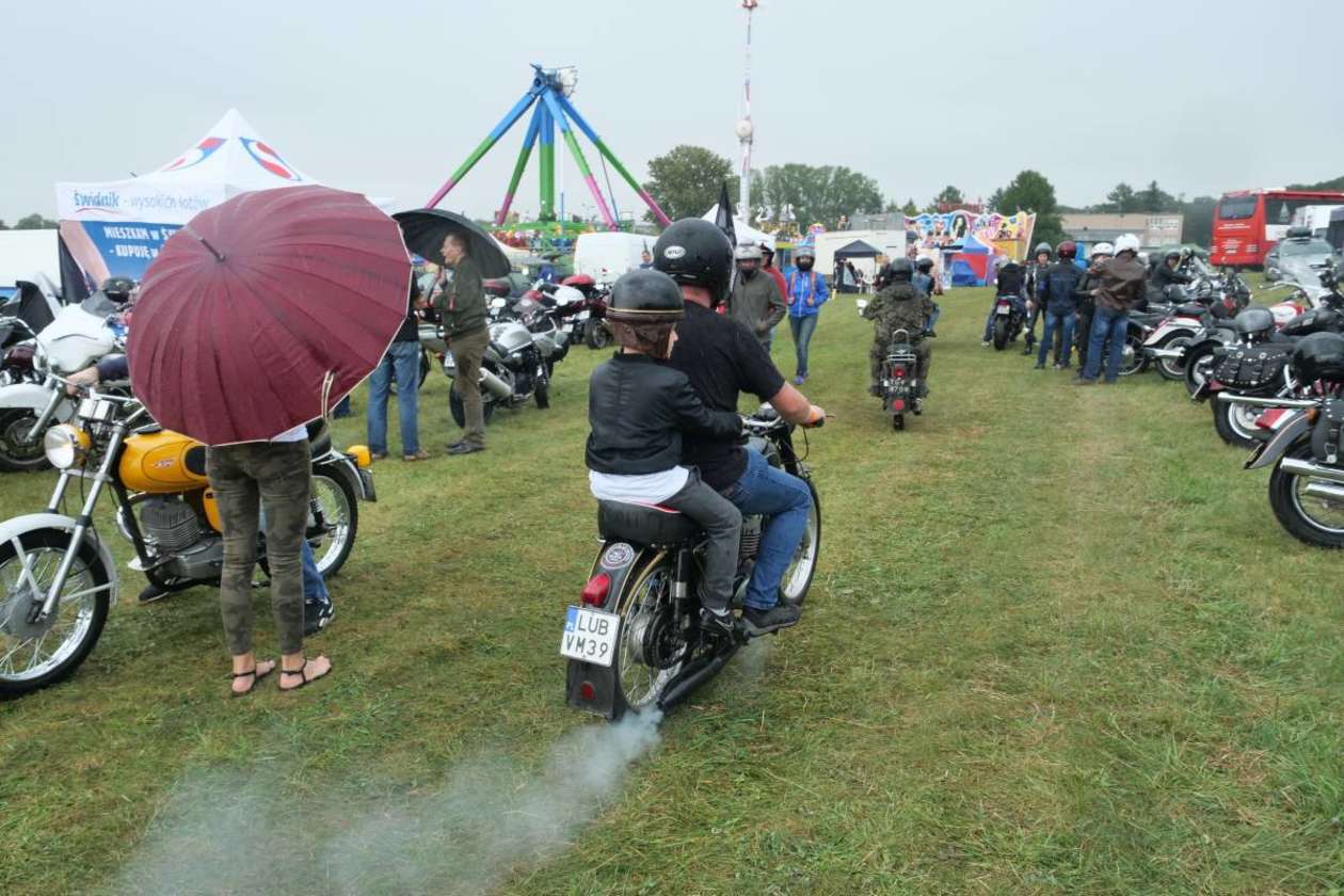  XI Zlot Motocykli WSK i innych oraz koncert Acid Drinkers (zdjęcie 10) - Autor: Maciej Kaczanowski