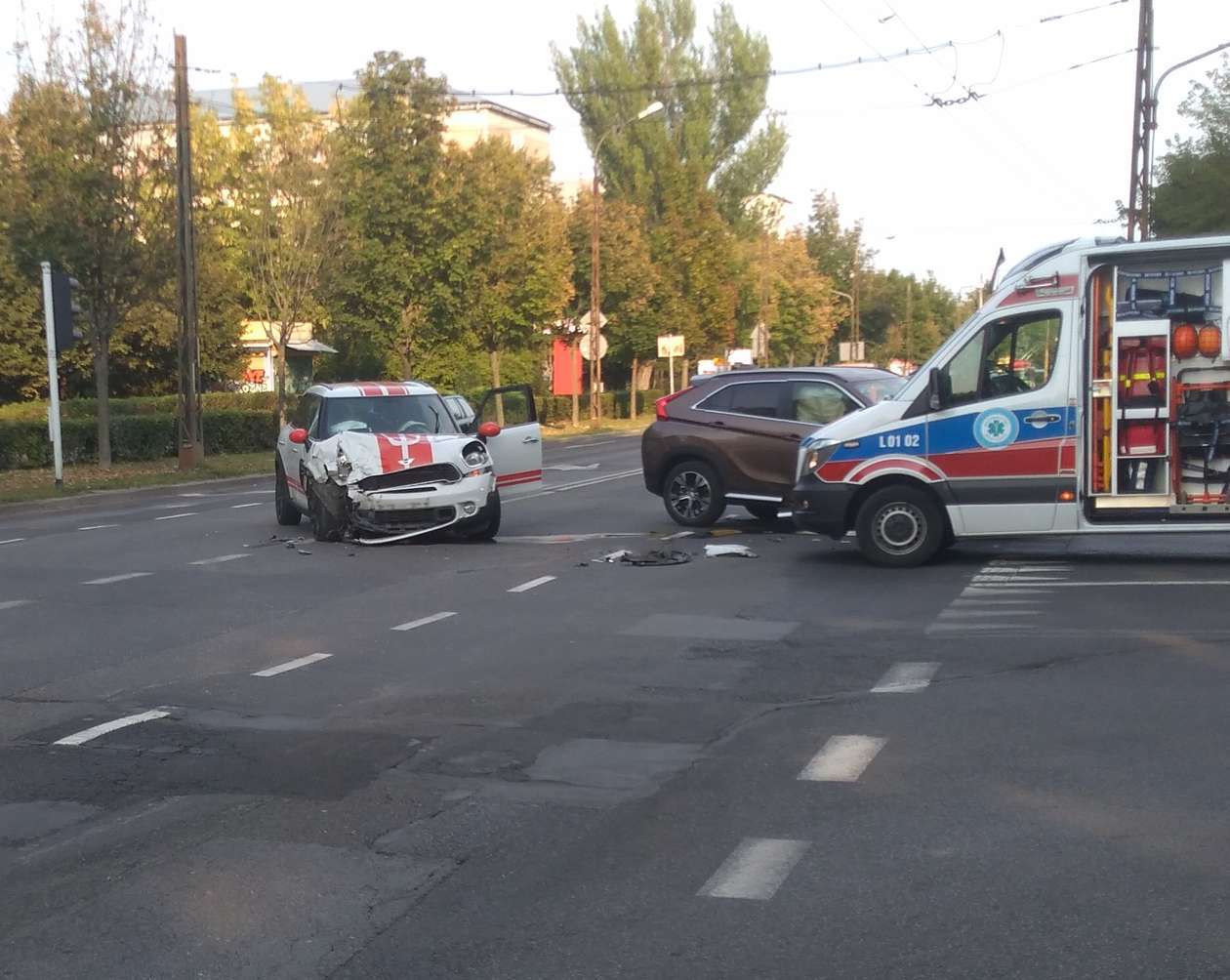  Wypadek na skrzyżowaniu al. Racławickich i ul. Spadochroniarzy  - Autor: Adam / alarm24