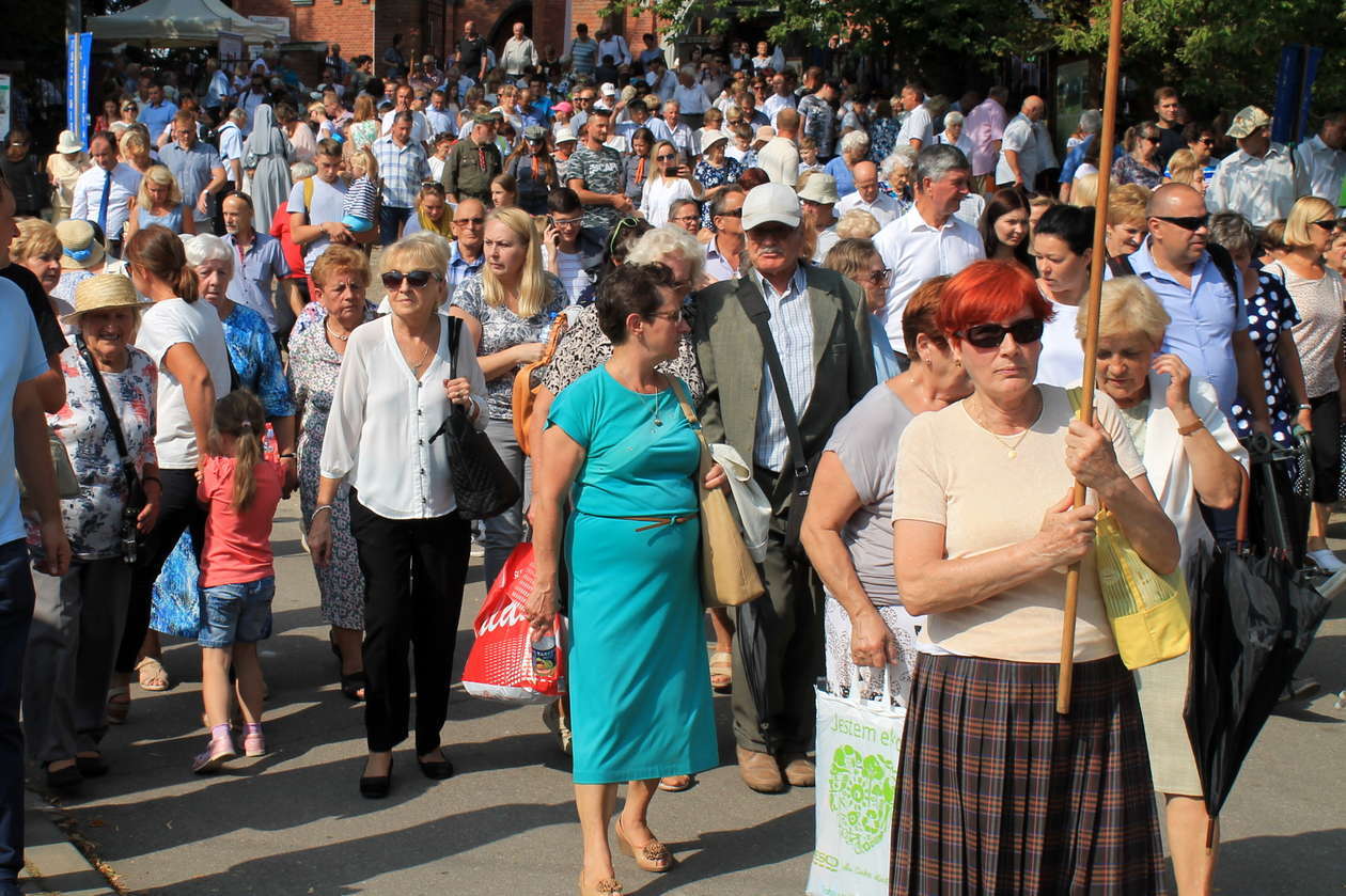  Tysiące pielgrzymów w Wąwolnicy (zdjęcie 5) - Autor: Radoslaw Szczęch