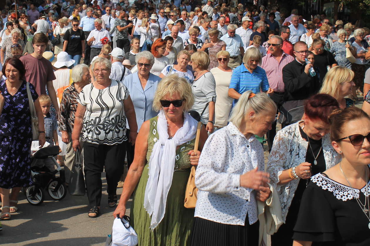 Tysiące pielgrzymów w Wąwolnicy (zdjęcie 7) - Autor: Radoslaw Szczęch