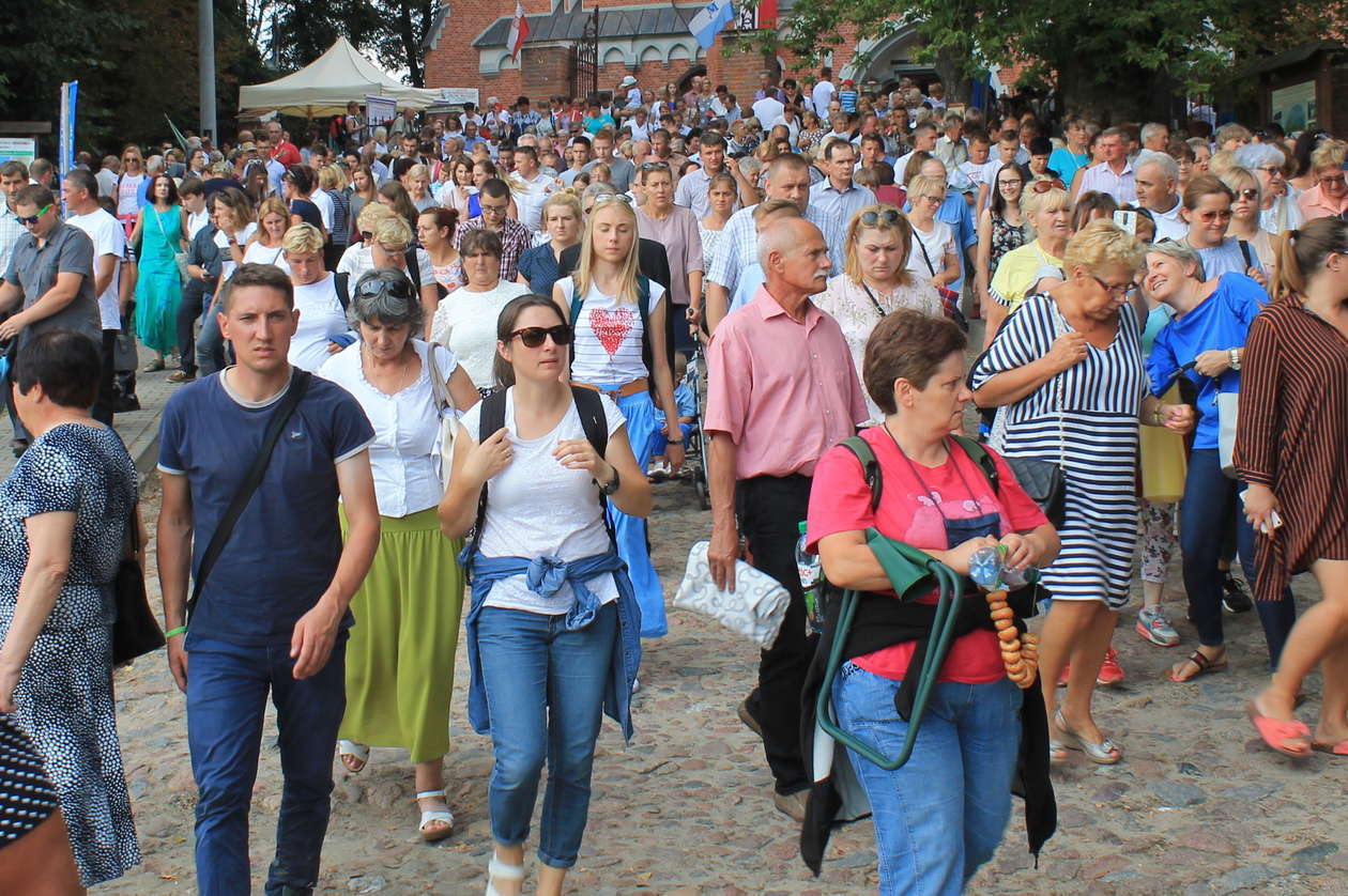  Tysiące pielgrzymów w Wąwolnicy (zdjęcie 19) - Autor: Radoslaw Szczęch
